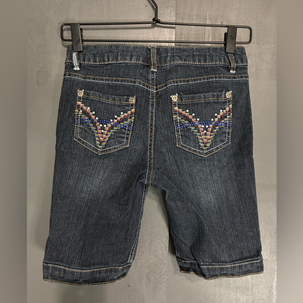Bongo Embroidered Shorts 🩷